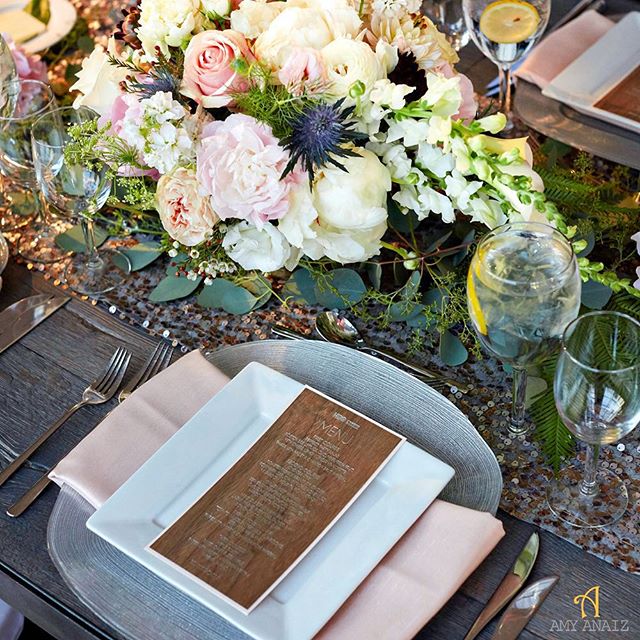 Wood Tables with Wood Menus ? Perfectly done by @yazatpop + @gothamflorist