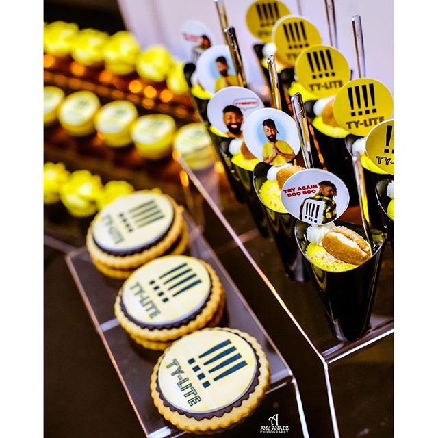 The cutest @tytryone inspired desserts for the @tyliteofficial release party by @impastrystudio  Planned perfectly by @yazatpop