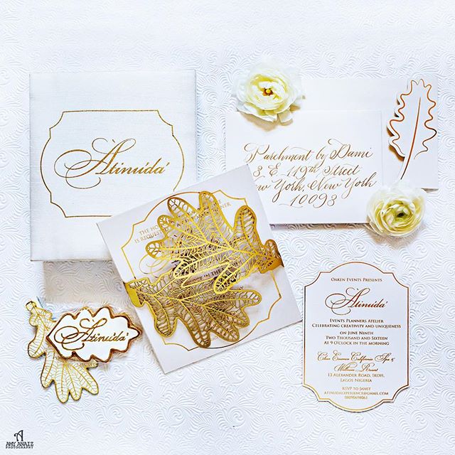 I can't get over how amazingly talented @parchmentbydami is!! This stationary suite for hosted by @oakenevent is out of this world. Check out the gold foil laser cut leafs!!  Bravo my friend!! ?