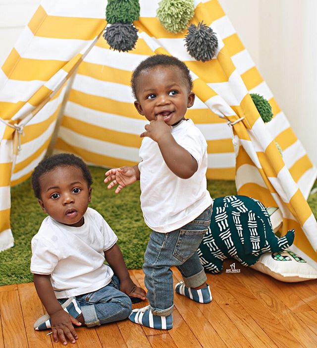 Since it's Thursday I'm throwing it back to a year ago when these sweet little ones turned 1??  As @parchmentbydami and I prepare for their 2?? year photos (OMG it's going to be epic) I can't help but reminisce on how Dami and I met through the internets in 2014 (Hey Girl Hey! ?) When she was pregnant she contacted me for her I believe 3rd maybe 4th maternity session (). For her documenting the stages and adventures during her pregnancy were extremely important. (One of the many reason I think she's so awesome!) Fast forward 2 years (we are now literally neighbors) I can only watch in amazement as she raise these two beautiful boys. Just like her pregnancy Dami continues to create and celebrate moments. (Just peep the hashtag and you'll see what I mean) She is seriously one my ultimate (and have babies) I want to be just like you inspirations! ? Happy Almost Birthday