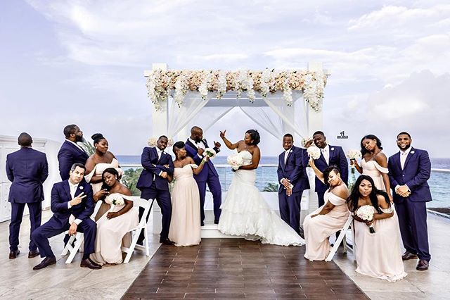 This bridal party came ready! ???