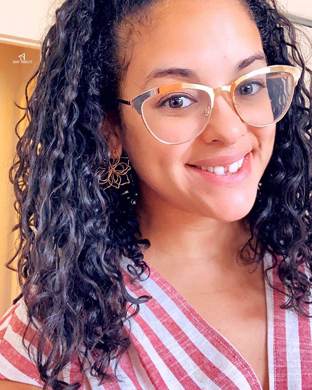 Embracing my new age box with a fresh face and natural curls. Hello 35. ?