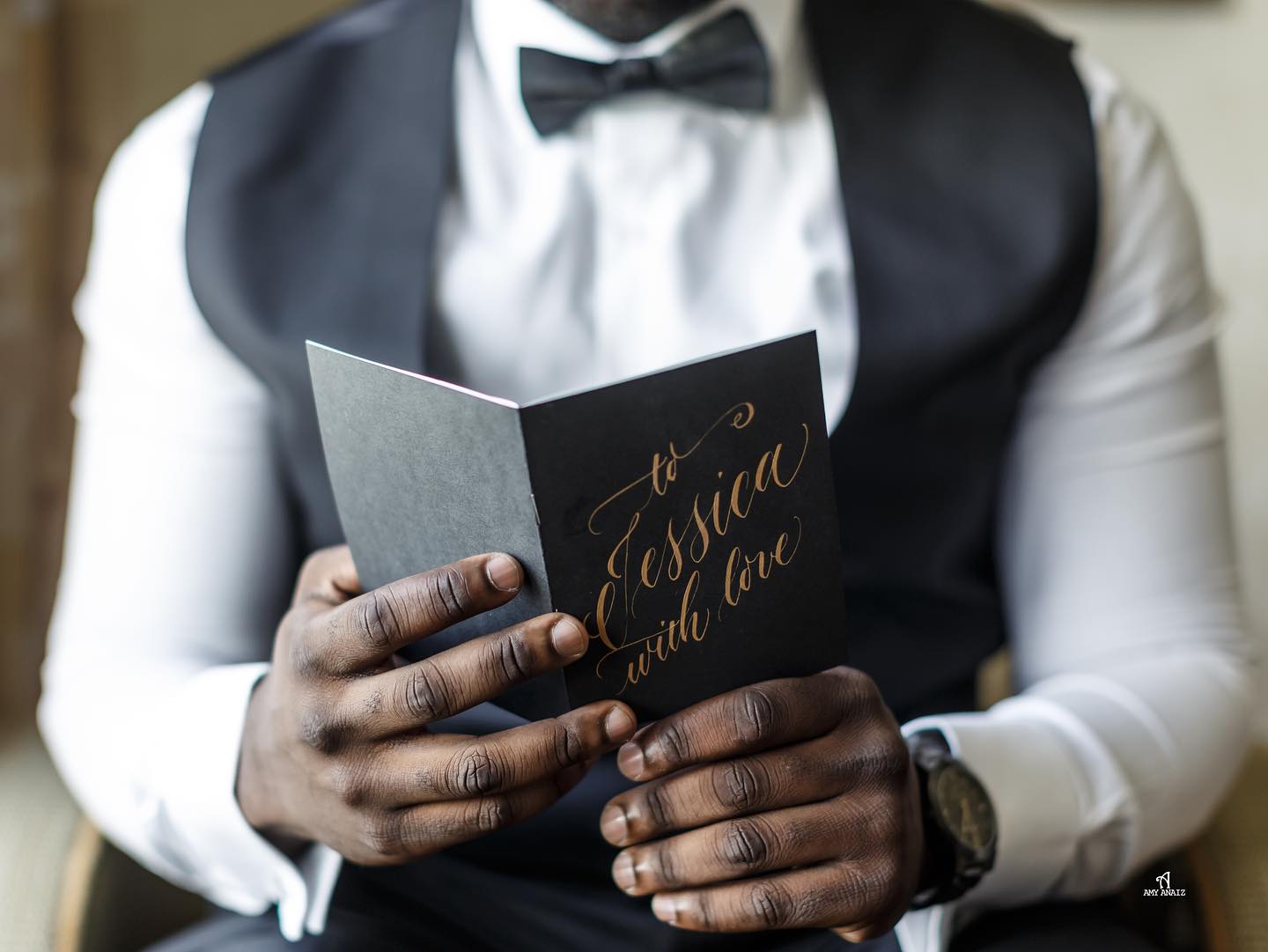 Are you planning to write your own vows or keeping it traditional? Tell me why? ? (Past couples would love your thoughts too) 

Vow Books by @bydamistudiosnyc